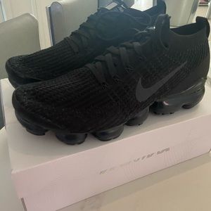 Never worn Vapormax flyknit 3